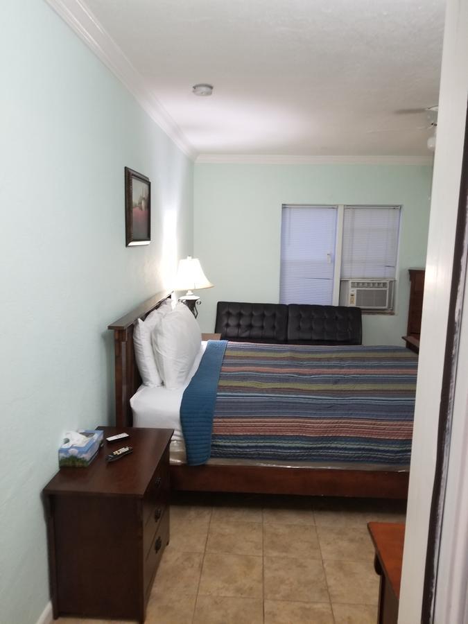 好莱坞 Charter House汽车旅馆 外观 照片